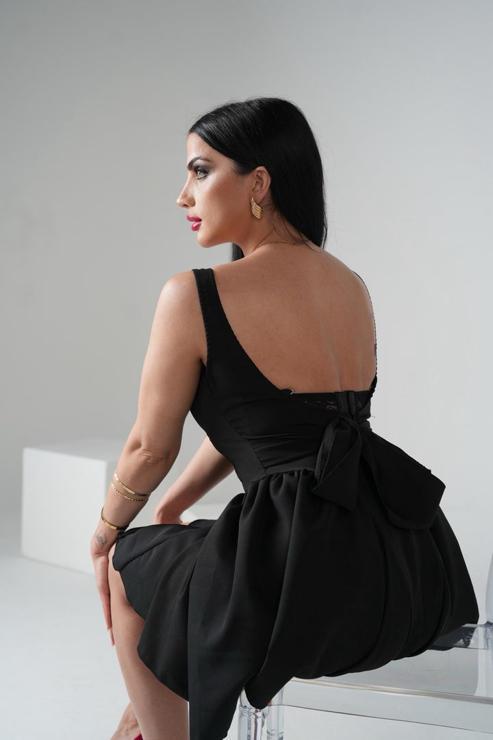 Verspieltes Schwarz Minikleid – Feminin & Elegant