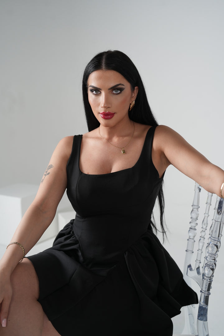 Verspieltes Schwarz Minikleid – Feminin & Elegant