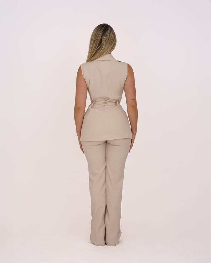 Ärmelloser Zweiteiler Damen – Elegantes Set mit Taillengürtel in Beige